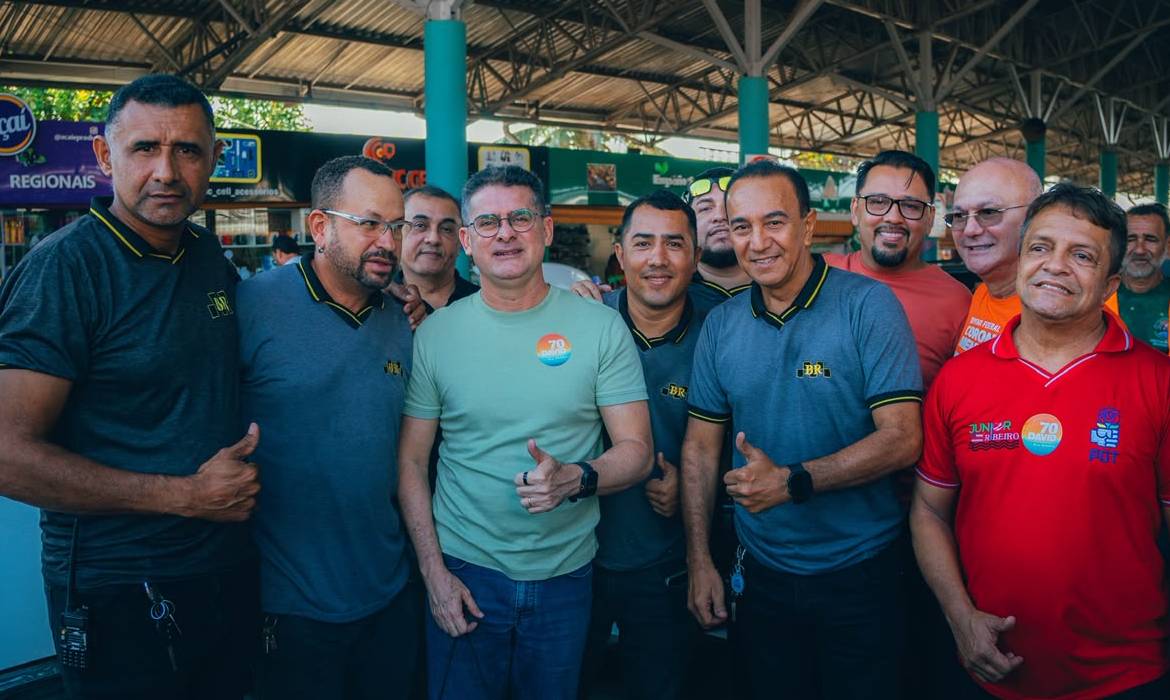 David visita Feira da Ceasa e lembra seu compromisso de asfaltar a BR-319