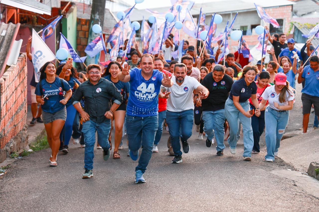 Roberto Cidade destaca propostas para a educação durante caminhada no Santo Agostinho