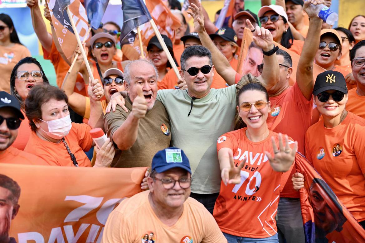 David Almeida percorre Manaus em domingo de bandeiraços do 70