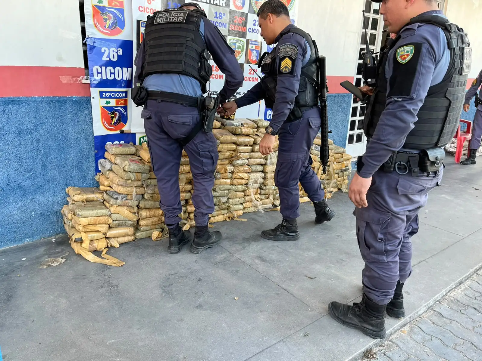 Polícia apreende 341 tabletes de drogas no Lago Azul em Manaus