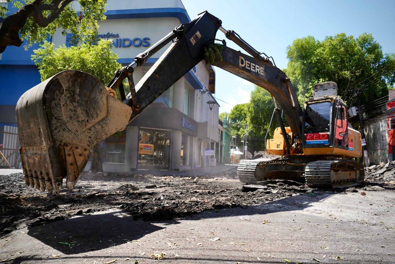 Primeiro sábado de obras na Ferreira Pena tem avanço dos serviços e comerciantes projetam nova fase para a rua