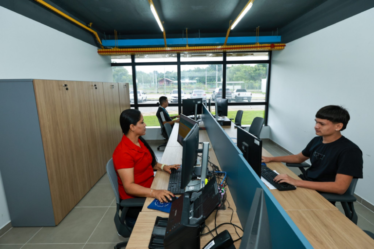 Prefeitura de Manaus realiza mais de 3,2 mil serviços e atendimentos para ordenar uso de áreas públicas