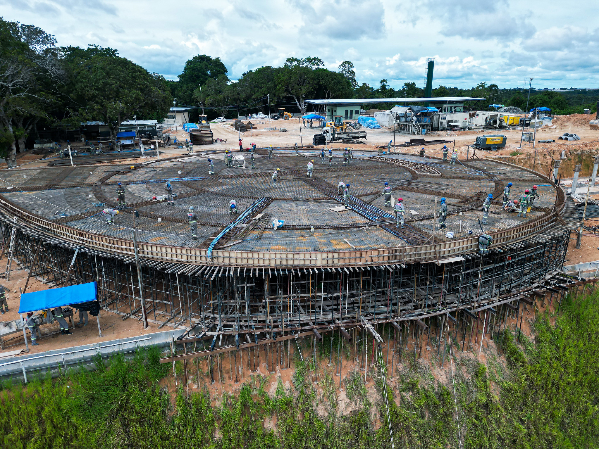 Obra avança com estabilização do talude e concretagem da oca no parque Encontro das Águas Rosa Almeida