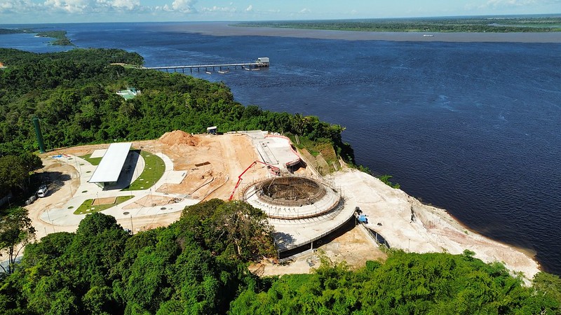 Obra avança com novas frentes no parque Encontro das Águas Rosa Almeida na oca