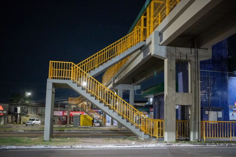 Passarela da avenida Max Teixeira passa por revitalização