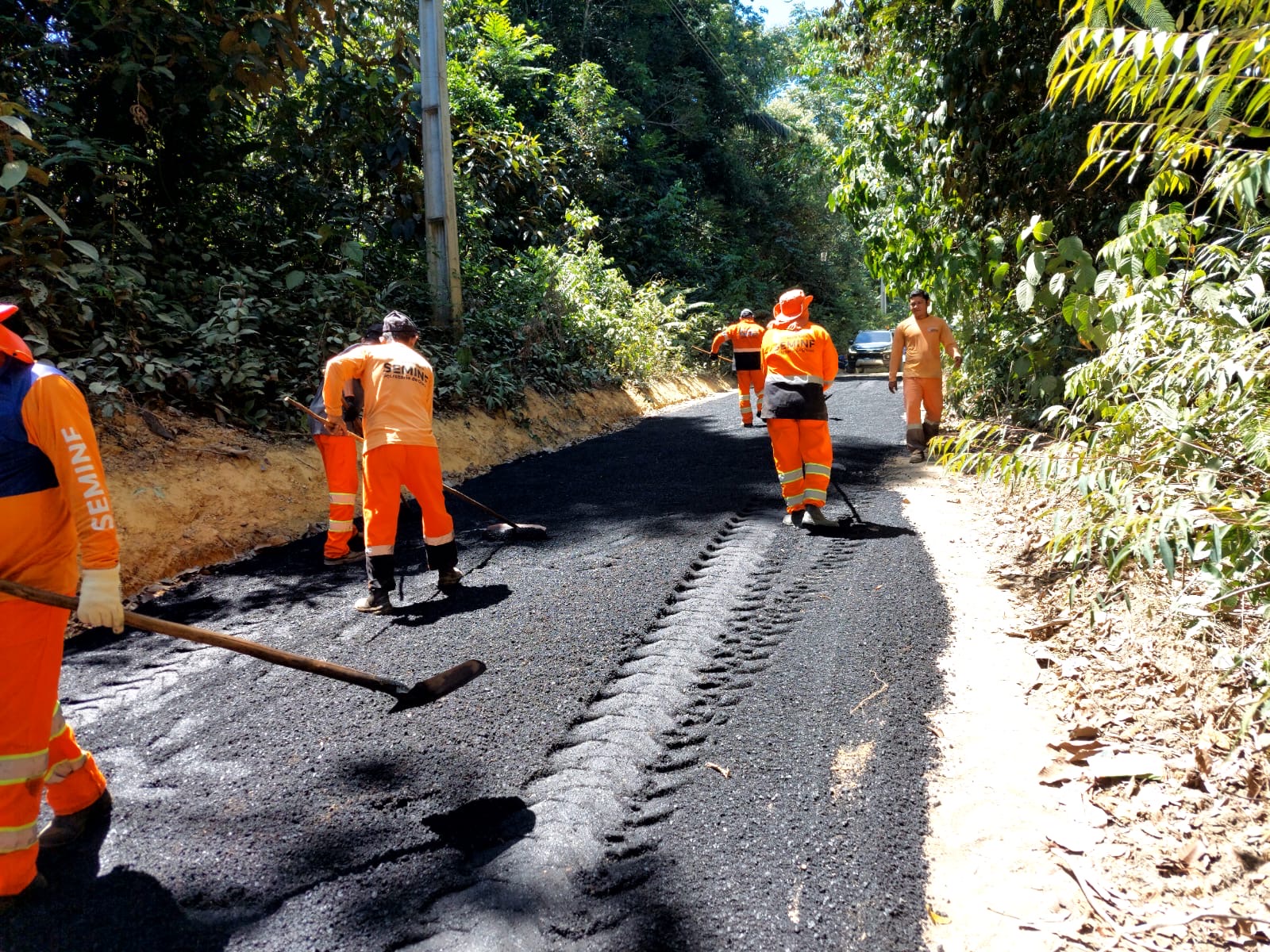Prefeitura de Manaus leva pavimentação ao ramal Bons Amigos e melhora mobilidade na zona rural