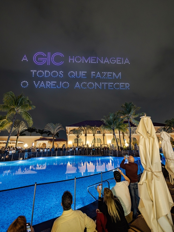 Show de drones da GIC homenageia Varejo e ABRAS