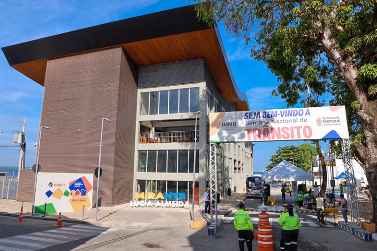 Semana Nacional de Trânsito reúne serviços e ações educativas no mirante Lúcia Almeida, em Manaus