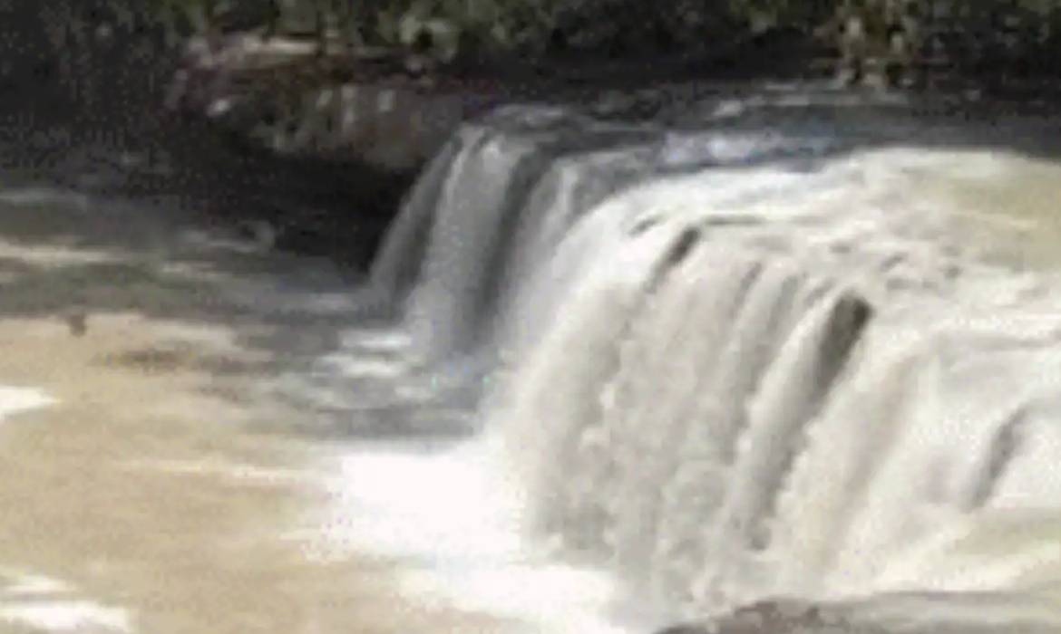 Cachoeira Natal amanhece com água barrenta e possível dano ambiental é investigado em Presidente Figueiredo