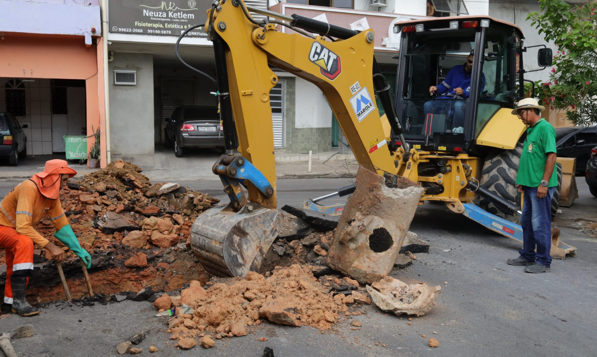 Prefeitura de Manaus recupera rede de drenagem na rua Raul Antony, em Petrópolis