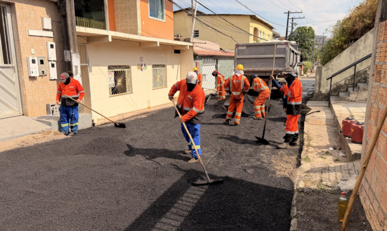 Recapeamento da rua Padre Cícero utiliza 150 toneladas de asfalto em toda a extensão da via