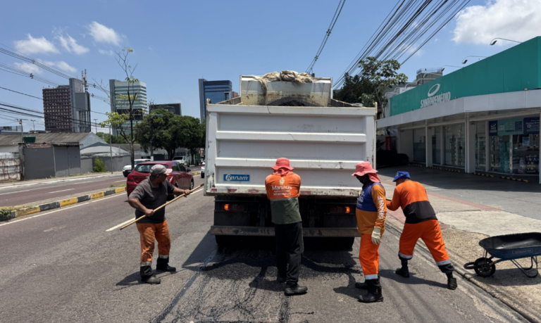 Prefeitura de Manaus recupera pontos do pavimento da avenida Djalma Batista