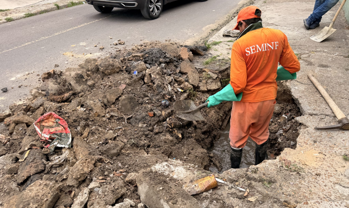 Prefeitura de Manaus recupera galeria de drenagem da rua das Acácias, no Dom Pedro