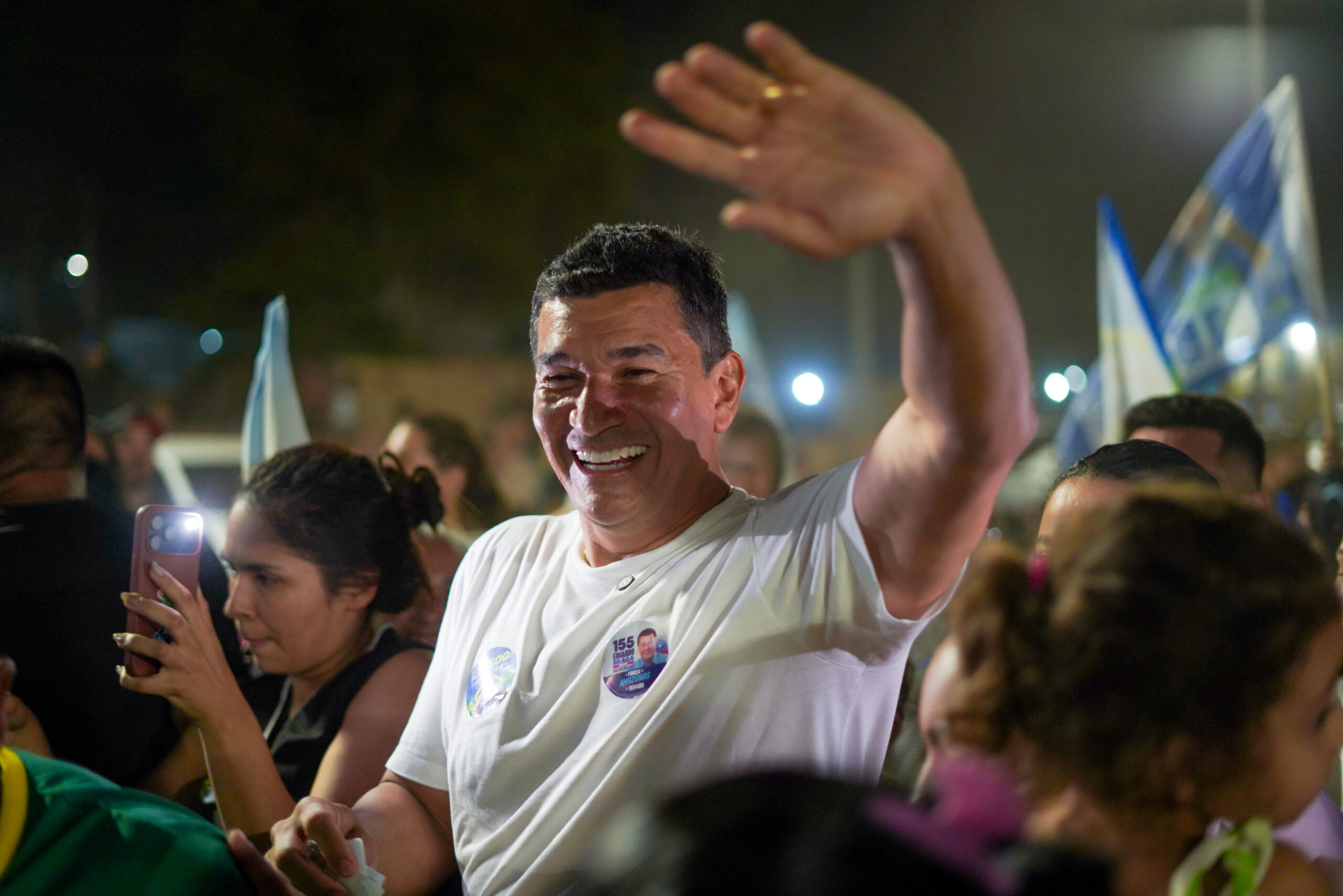 Em Coari, Jesus Alves promete direcionar emendas para construção de casas e diz que povo não pode ser tratado como cidadão de segunda