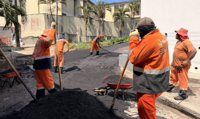 Prefeitura de Manaus recupera pavimento da rua Itapitanga, no Novo Aleixo