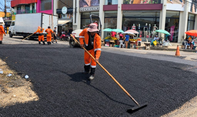 Prefeitura realiza manutenção asfáltica na rua São Pedro, no bairro Tarumã, zona Oeste de Manaus