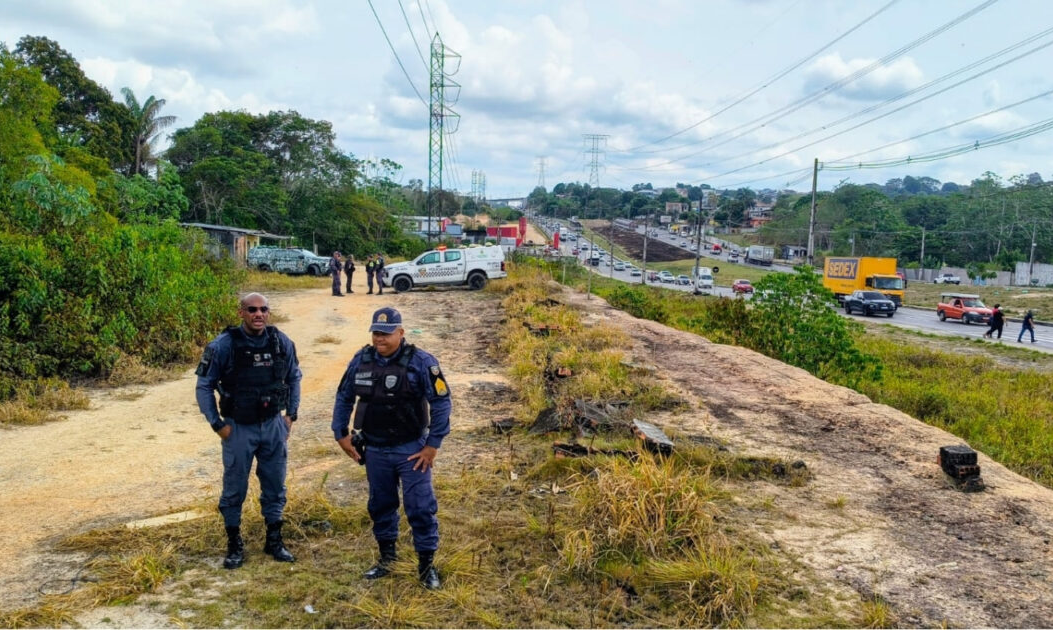 Área de mata é alvo de tentativa de ocupação irregular em Manaus nesta segunda-feira (28)