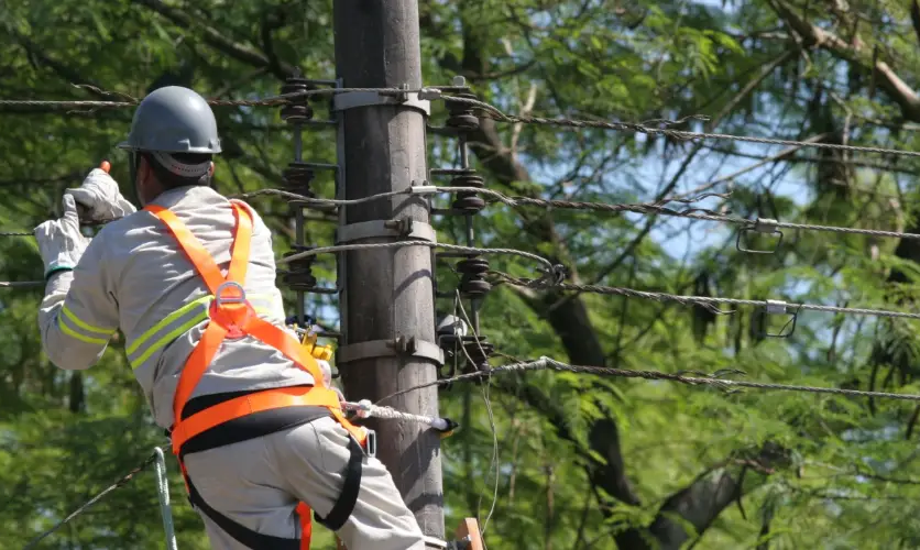 Manaus terá 16 desligamentos programados de energia nesta segunda-feira (28); veja bairros e horários