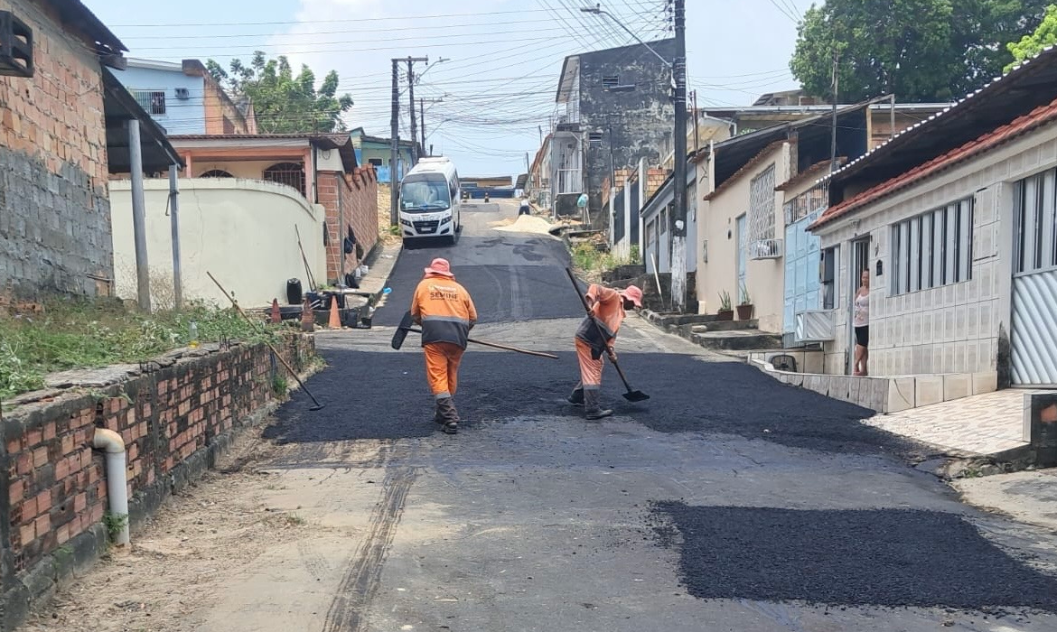 Prefeitura recupera pavimento da rua Itaueira para melhorar trânsito na zona Norte