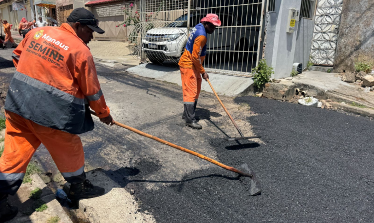 Prefeitura melhora condições de circulação na rua São Lázaro, zona Oeste de Manaus