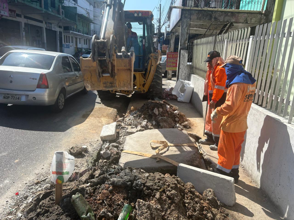 Prefeitura realiza manutenção em sistema de drenagem da avenida Oscar Borel