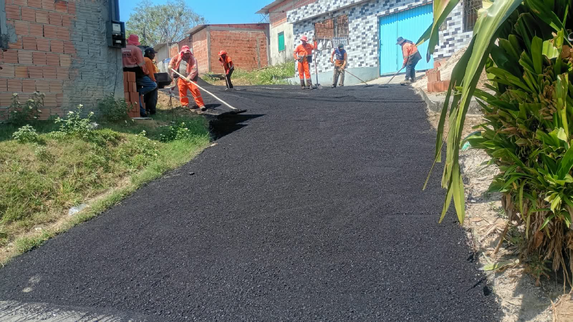 Prefeitura recupera trecho da rua Satarê Mawé, na comunidade Sol Nascente