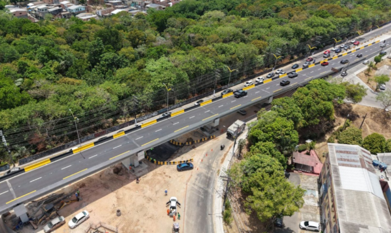 Novo retorno sob o Passarão reduz percurso de motoristas durante obras na zona Oeste de Manaus