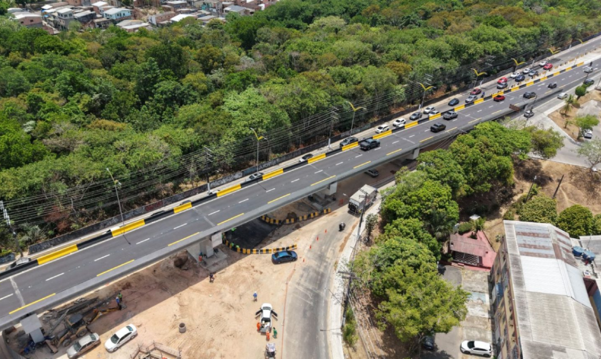 Novo retorno sob o Passarão reduz percurso de motoristas durante obras na zona Oeste de Manaus