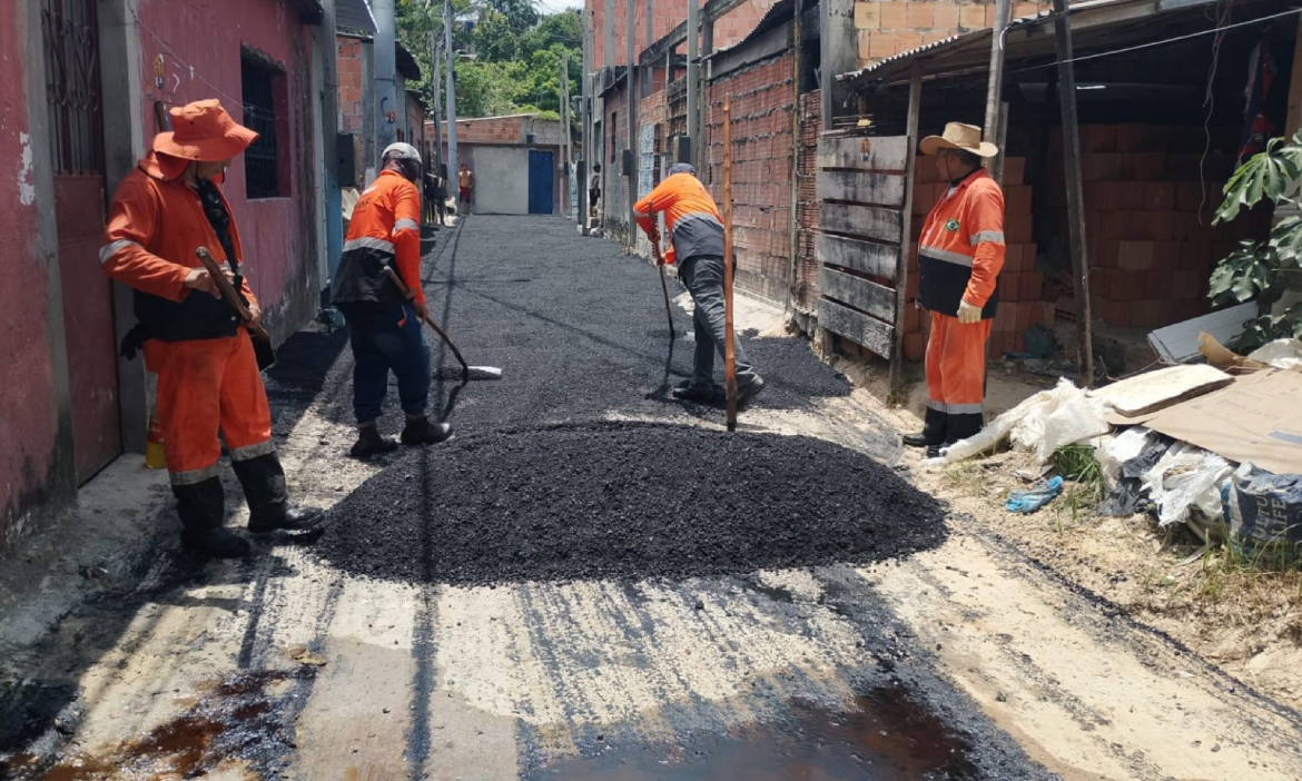 Prefeitura de Manaus avança com manutenção asfáltica na rua Gurupá, na zona Norte