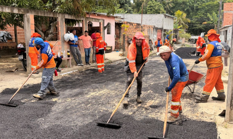 Rua Patuá, no Santa Etelvina, recebe recuperação asfáltica com 40 toneladas de massa