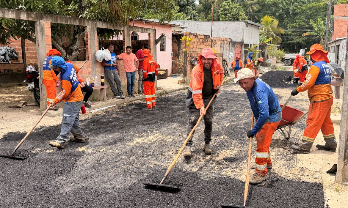 Rua Patuá, no Santa Etelvina, recebe recuperação asfáltica com 40 toneladas de massa
