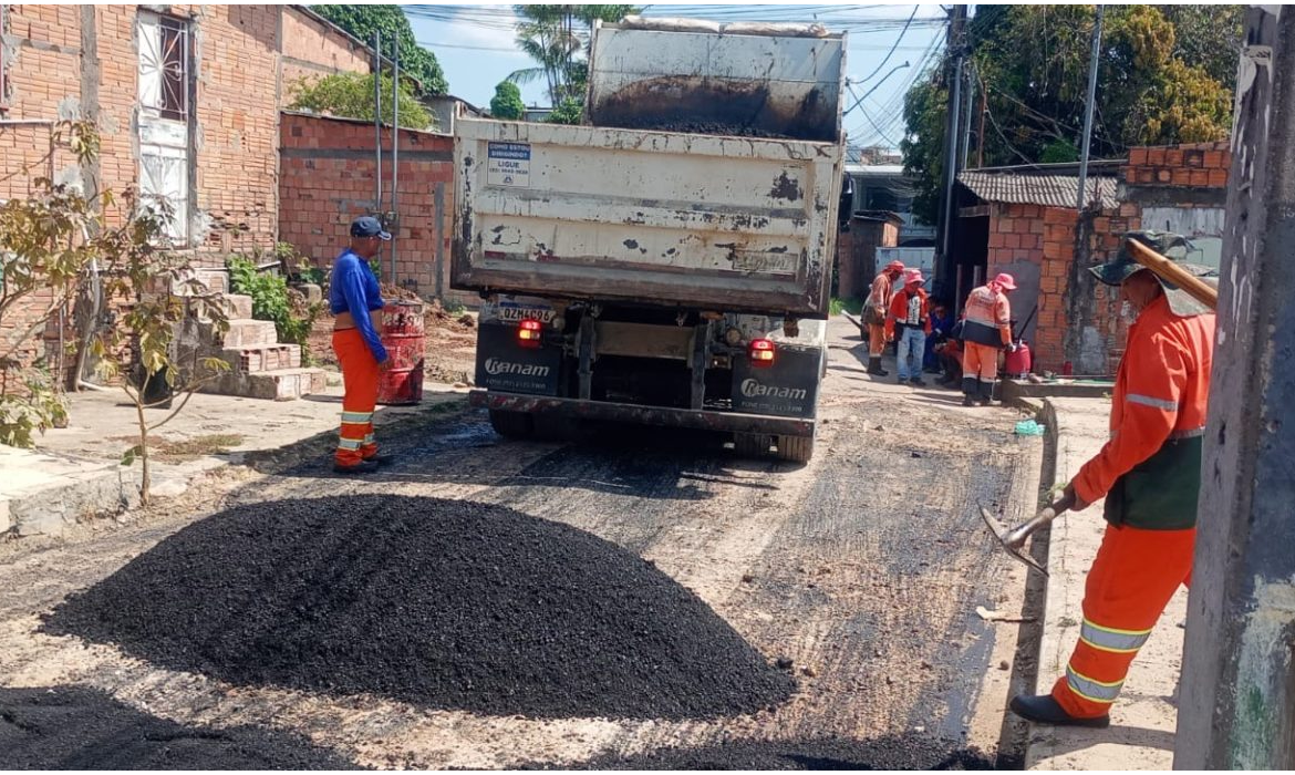 Seminf inicia recuperação de via no bairro Jorge Teixeira para melhorar circulação