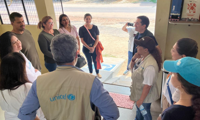Unicef avalia ações de saúde e educação para crianças durante visita à zona rural de Manaus