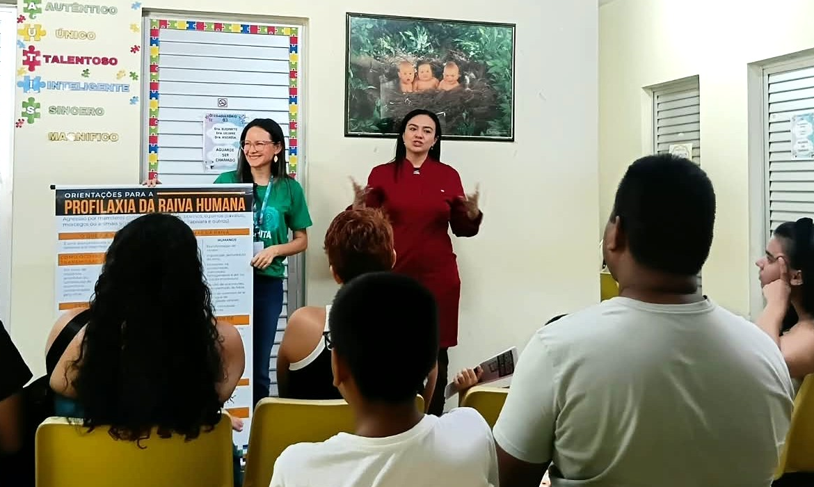 Manaus realiza atividades educativas e vacinação de cães e gatos contra a raiva