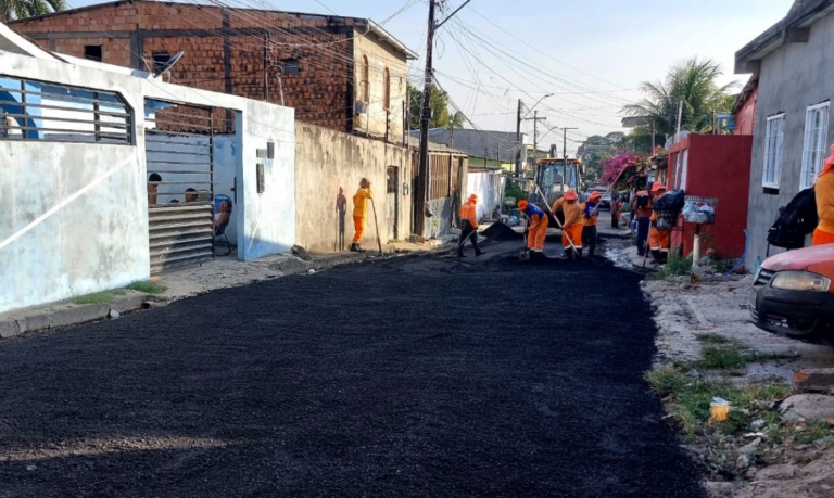 Ruas São João e Izaura recebem recuperação asfáltica no bairro Zumbi dos Palmares