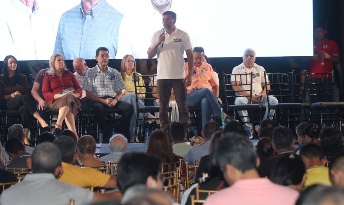 Diante de 1,2 mil pastores, Wilson Lima se compromete a lutar pelas bandeiras cristãs no Senado