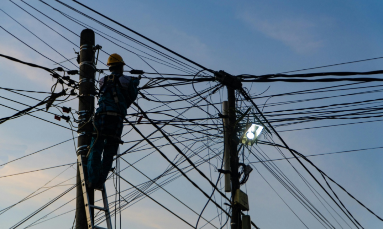 MPAM investiga troca de cabos de energia por fios de alumínio após reclamações em Manaus