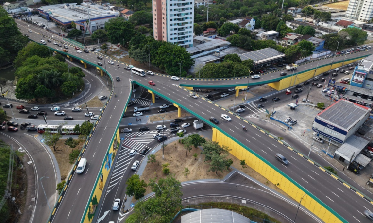 Viadutos de Manaus passam por obras de recuperação, segurança viária e modernização visual