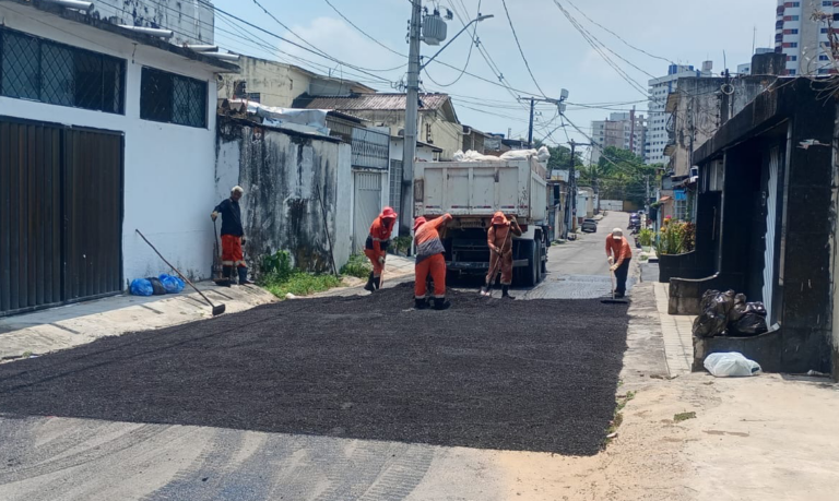 Prefeitura melhora condições de circulação na rua Wilson de Castro, no Parque 10