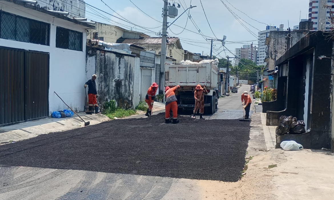Prefeitura melhora condições de circulação na rua Wilson de Castro, no Parque 10
