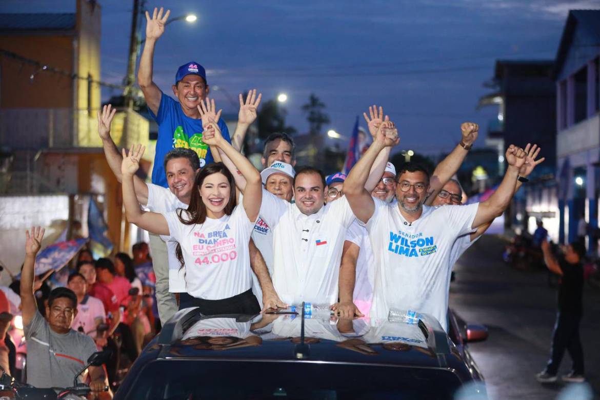 Ovacionada, Brena Dianná propõe "Carreta do Homem" e cosolida apoio popular ao lado de Roberto Cidade em Parintins