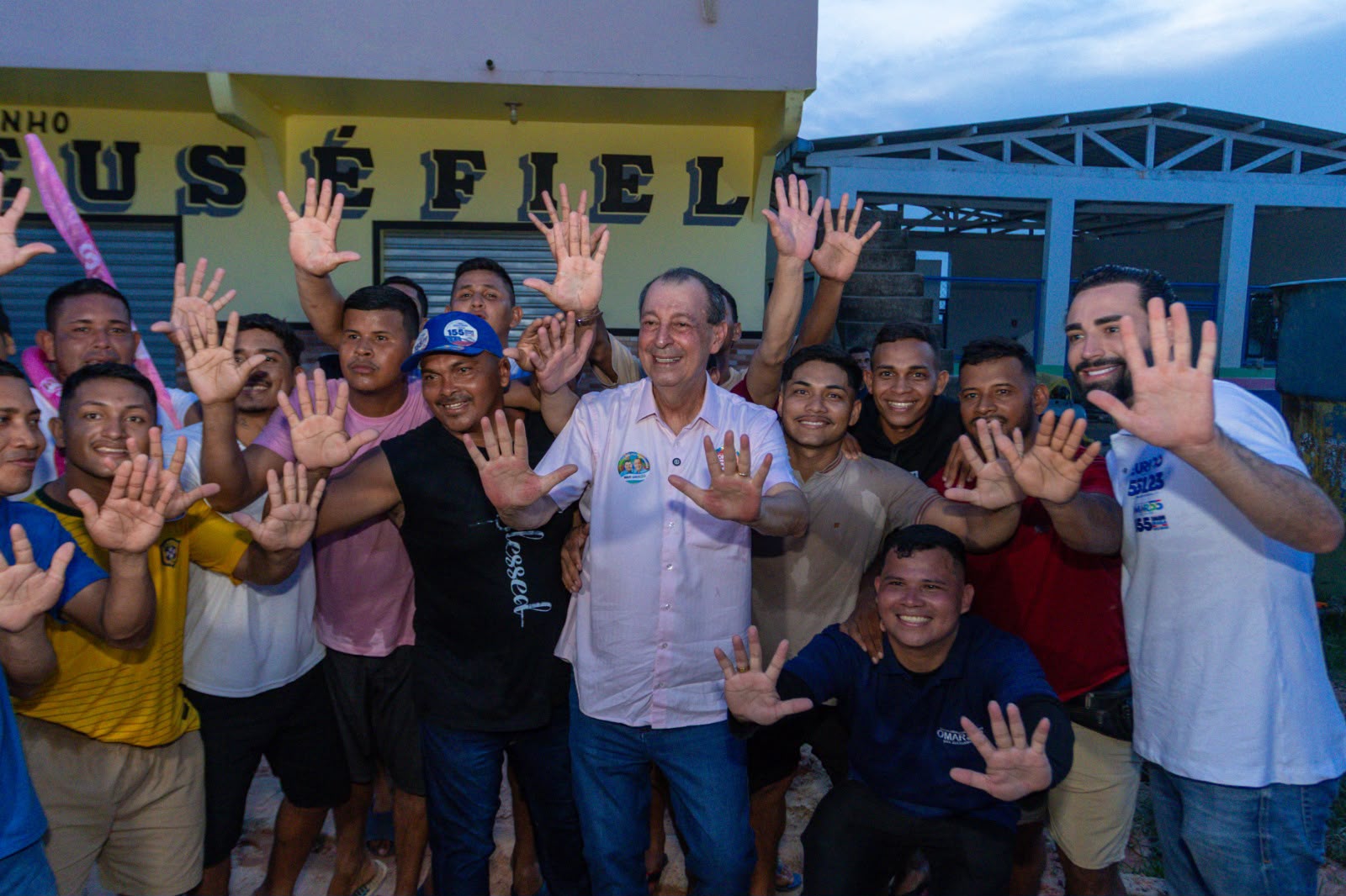 Omar propõe escolas com inteligência artificial, esporte e mais participação dos jovens