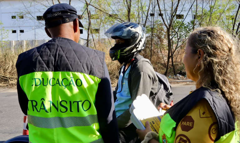 Blitz educativa reforça segurança para motociclistas durante Semana Nacional de Trânsito em Manaus