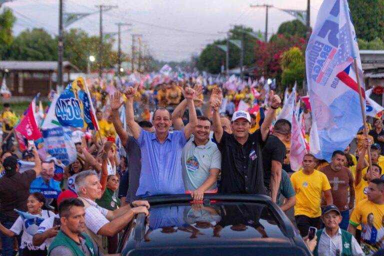 Em Novo Airão, Omar defende turismo como caminho para gerar emprego e renda