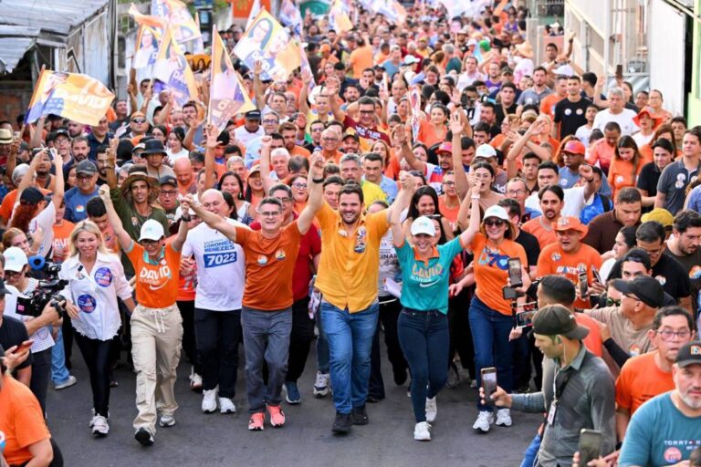 Dra. Shádia e prefeito Renato fazem grande mobilização em Manaus; David reforça campanha no interior