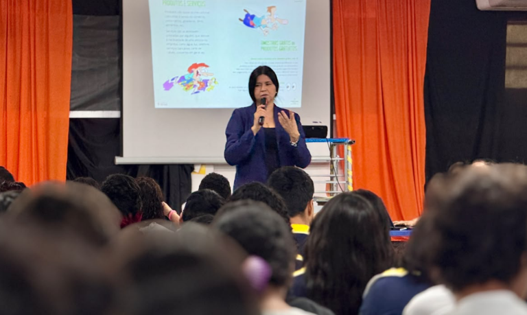Procon Manaus realiza ação educativa sobre consumo consciente em escola da zona Norte