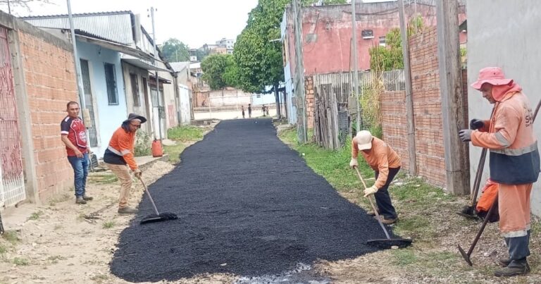 Prefeitura de Manaus leva pavimentação à travessa Santo Antônio, no bairro Tarumã