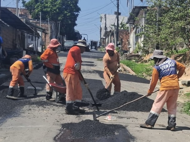 Prefeitura realiza recuperação asfáltica na comunidade Campos Sales, no Tarumã