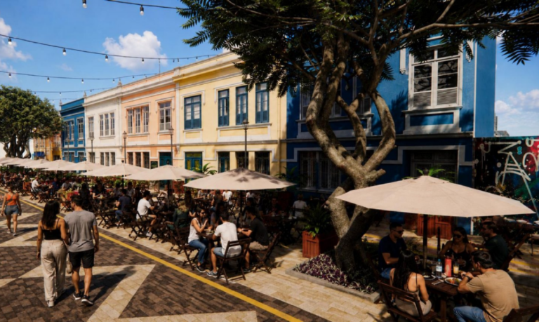 Obras na rua Ferreira Pena avançam com drenagem e reaproveitamento de pedras históricas em Manaus