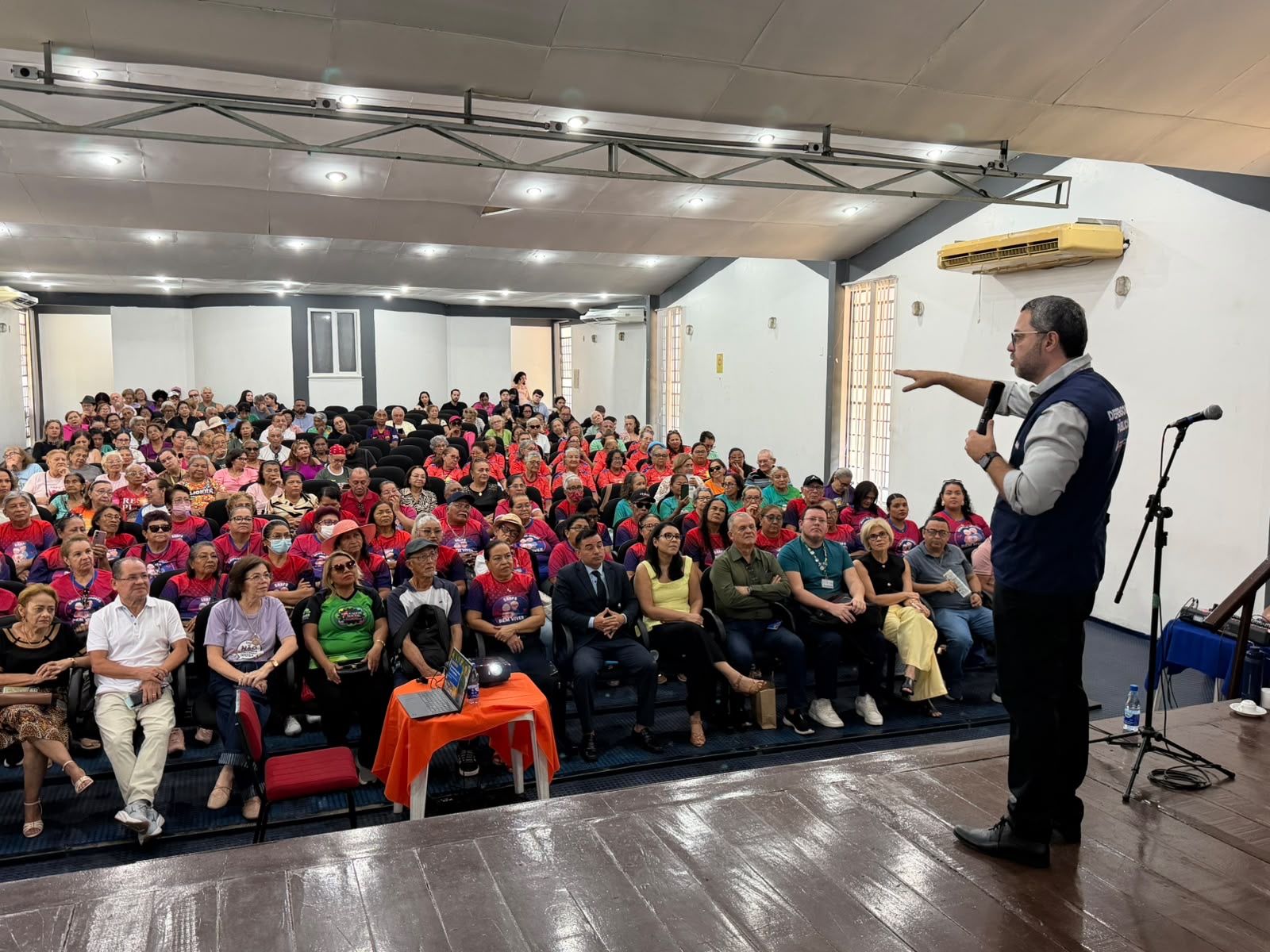 Fundação Doutor Thomas e Defensoria Pública orientam idosos sobre direitos e proteção em Manaus